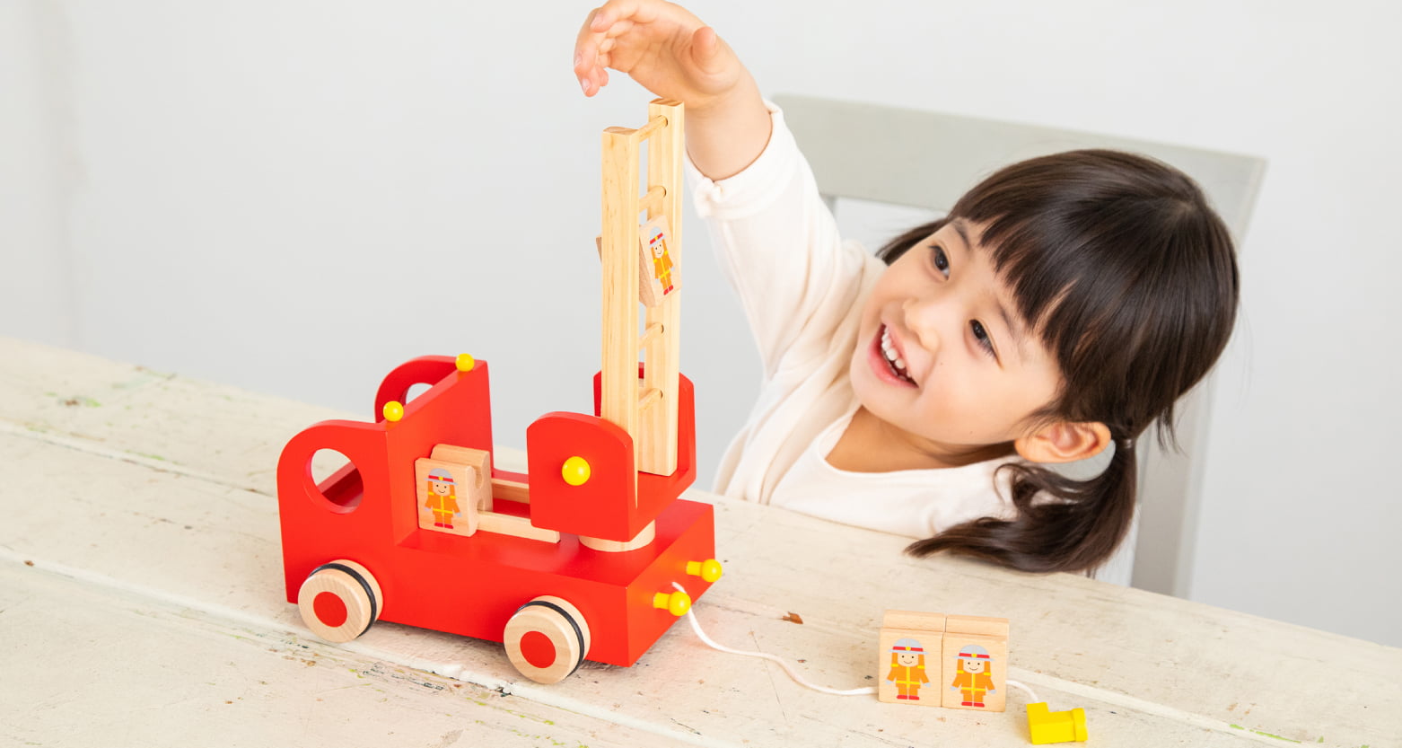 動く仕組みに夢中になれるGENIの知育玩具・木のおもちゃをご紹介